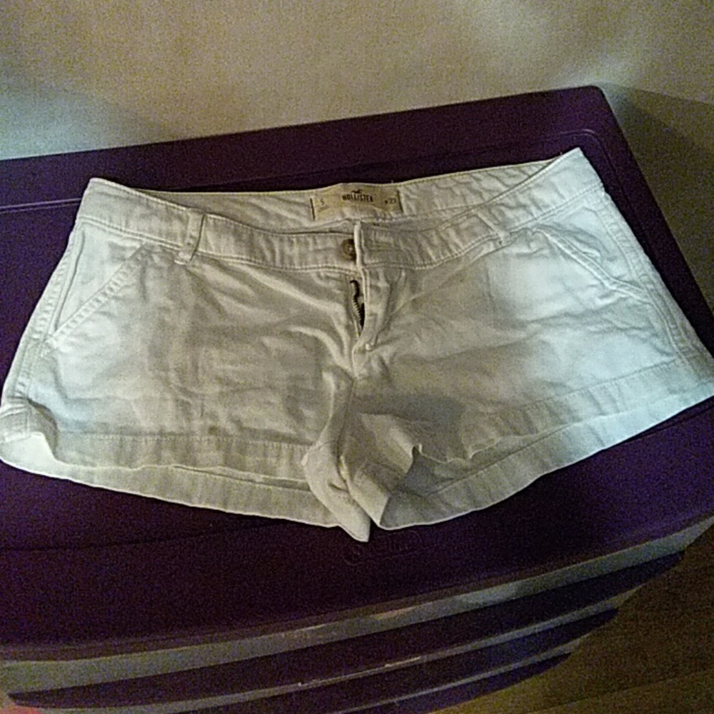 Shorts - Picture 2 of 3